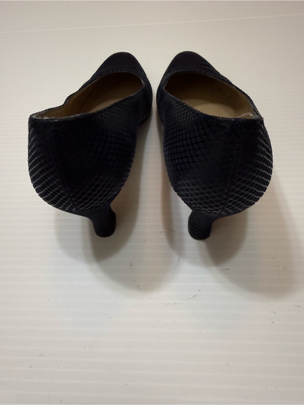 Ferragamo Black Textured Leather Pumps Size 7 - Picture 7 of 10